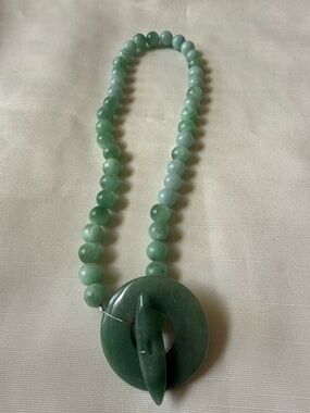 Green round Jade Beaded  Pendant Necklace 20”